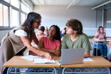 Community college students have mixed feelings about AI